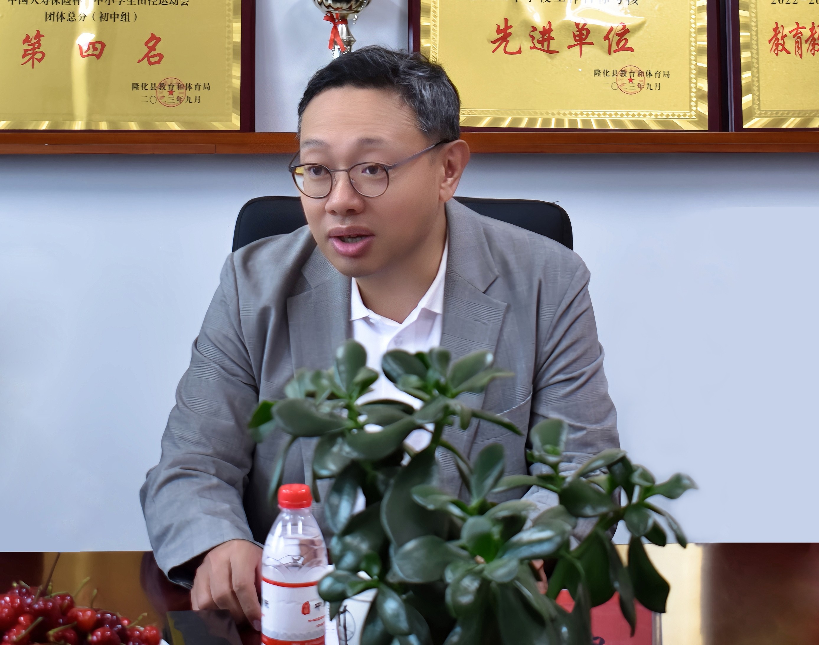 1716945286799871.jpg 何总1.jpg