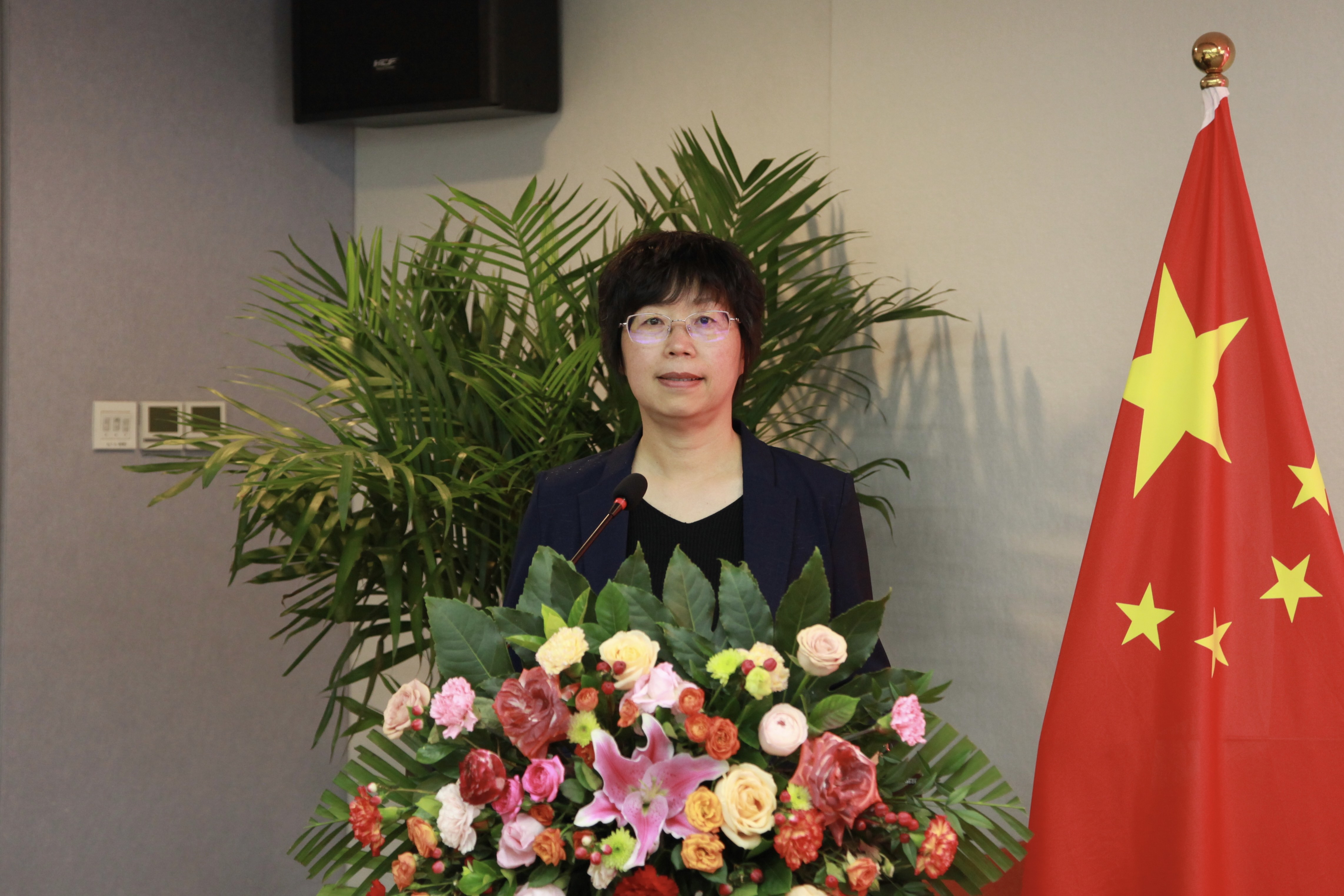 中瑞诚党支部书记余莉.jpeg